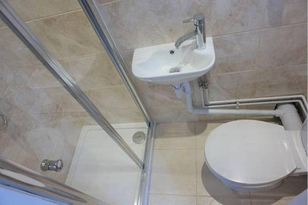 Accommodatie bij particulieren Redecorated Single With Shared Bathroom And Kitchen *