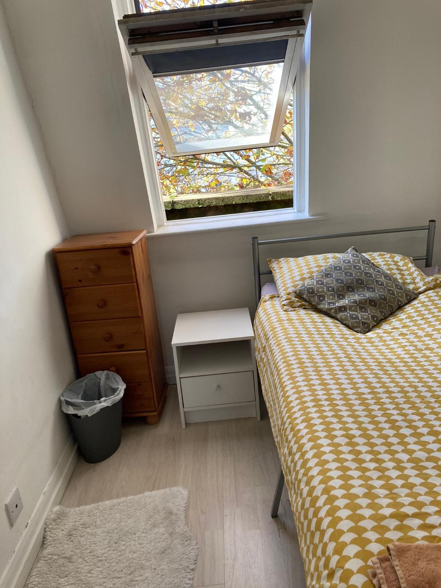 Redecorated Single With Shared Bathroom And Kitchen Accommodatie bij particulieren